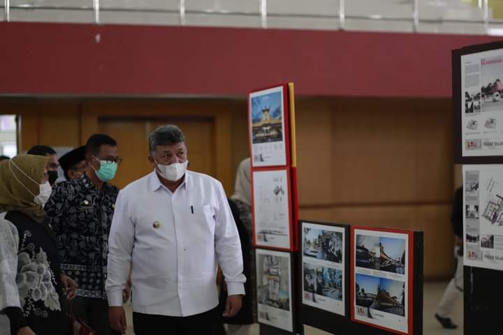 Wako Solok H. Zul Elfian Umar buka pameran karya sayembara penataan kembali Kawasan Pasar Raya Solok digelar di Gedung Kubung Tigo Baleh, Jumat siang (03/12/21).